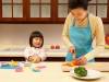 Thay vì ép con ăn, đây là cách các mẹ Nhật áp dụng để trẻ hay ăn chóng lớn