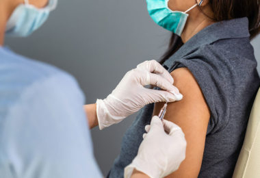 Dấu hiệu sau tiêm vắc xin AstraZeneca cho thấy cơ thể đang được bảo vệ