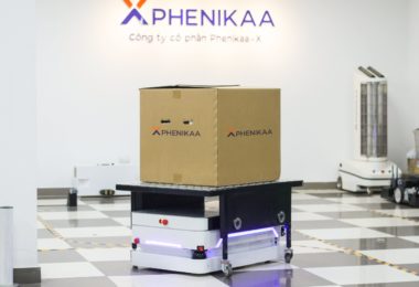 Robot Tự Hành AMR Tại Nhà Máy Điện Tử Thông Minh Phenikaa