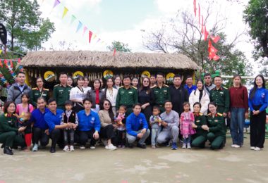 CƠM NÓNG CHO EM” – TẬP ĐOÀN PHENIKAA & VICOSTONE LAN TỎA YÊU THƯƠNG Ở PA VÂY SỬ, LAI CHÂU