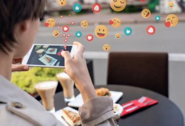 Bloomscrolling – Nội dung tích cực giúp tâm trí “nở hoa”