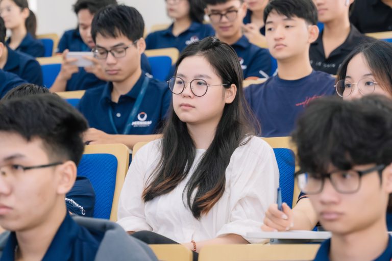 Những “cô gái công nghệ” Phenikaa vẽ ước mơ khoa học