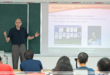 Từ lớp học đến hợp tác nghiên cứu: Giáo sư Đại học Alberta thúc đẩy quốc tế hóa học thuật tại Phenikaa