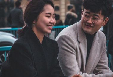 Từ tình bạn thành tình yêu, vì sao nên cân nhắc?