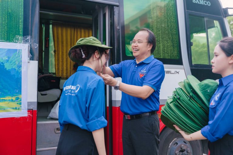 LAN TỎA TRI THỨC, PHỤNG SỰ TỪ TÂM CÙNG TUỔI TRẺ PHENIKAA!