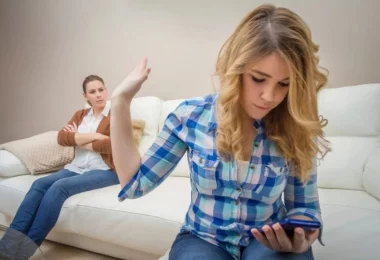 3 sai lầm của cha mẹ khiến con cái xa cách